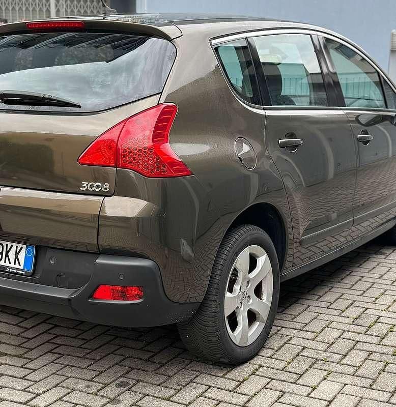 Usata Peugeot 3008 Premium 111 CV (81 kW) 2012 Bronzo Station wagon