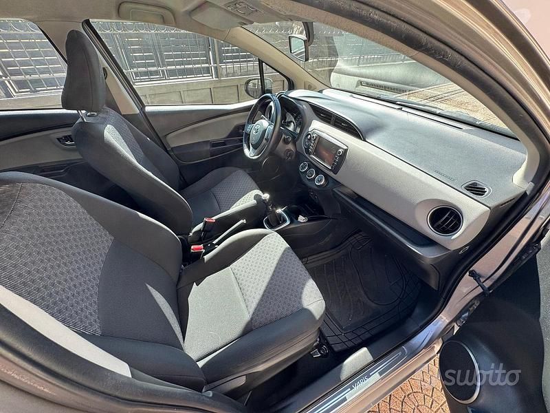 Usata Toyota Yaris 2015 Marrone Utilitaria