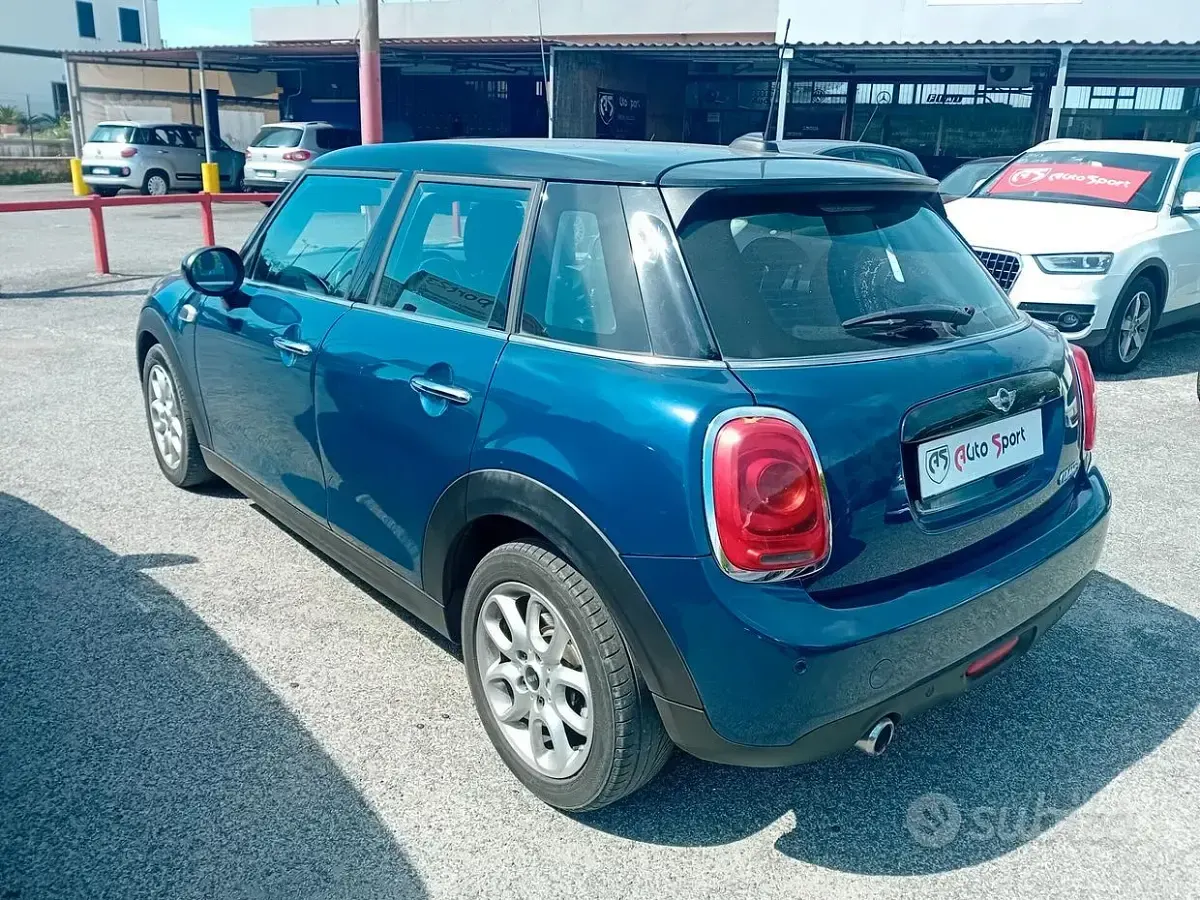 Usata Mini Cooper 116 CV (85 kW) 2017 Blu Utilitaria