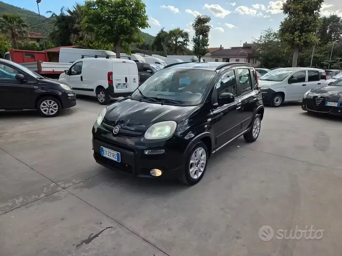 Usata Fiat Panda Trekking 80 CV (58 kW) 2014 Nero Utilitaria