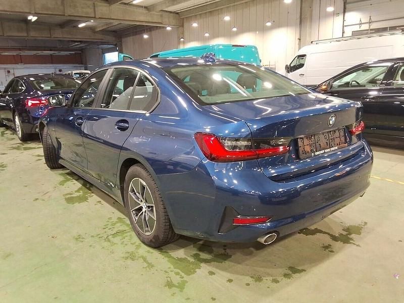 Usata BMW 316 Advantage 122 CV (89 kW) 2021 Blu/azzurro Berlina