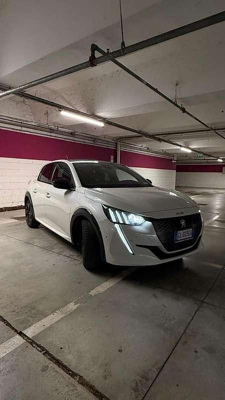 Usata Peugeot 208 GT 101 CV (74 kW) 2022 Utilitaria