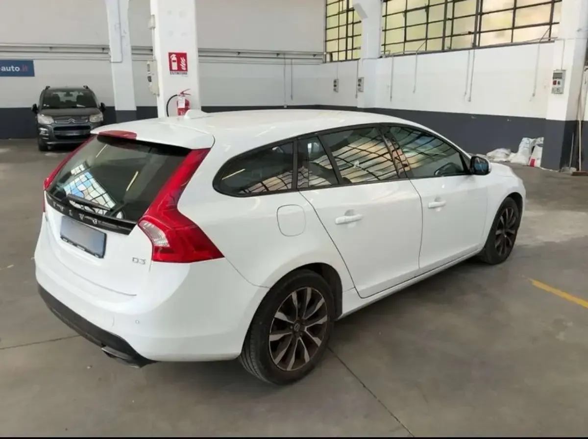Usata Volvo V60 Summum 150 CV (110 kW) 2017 Bianco Station wagon