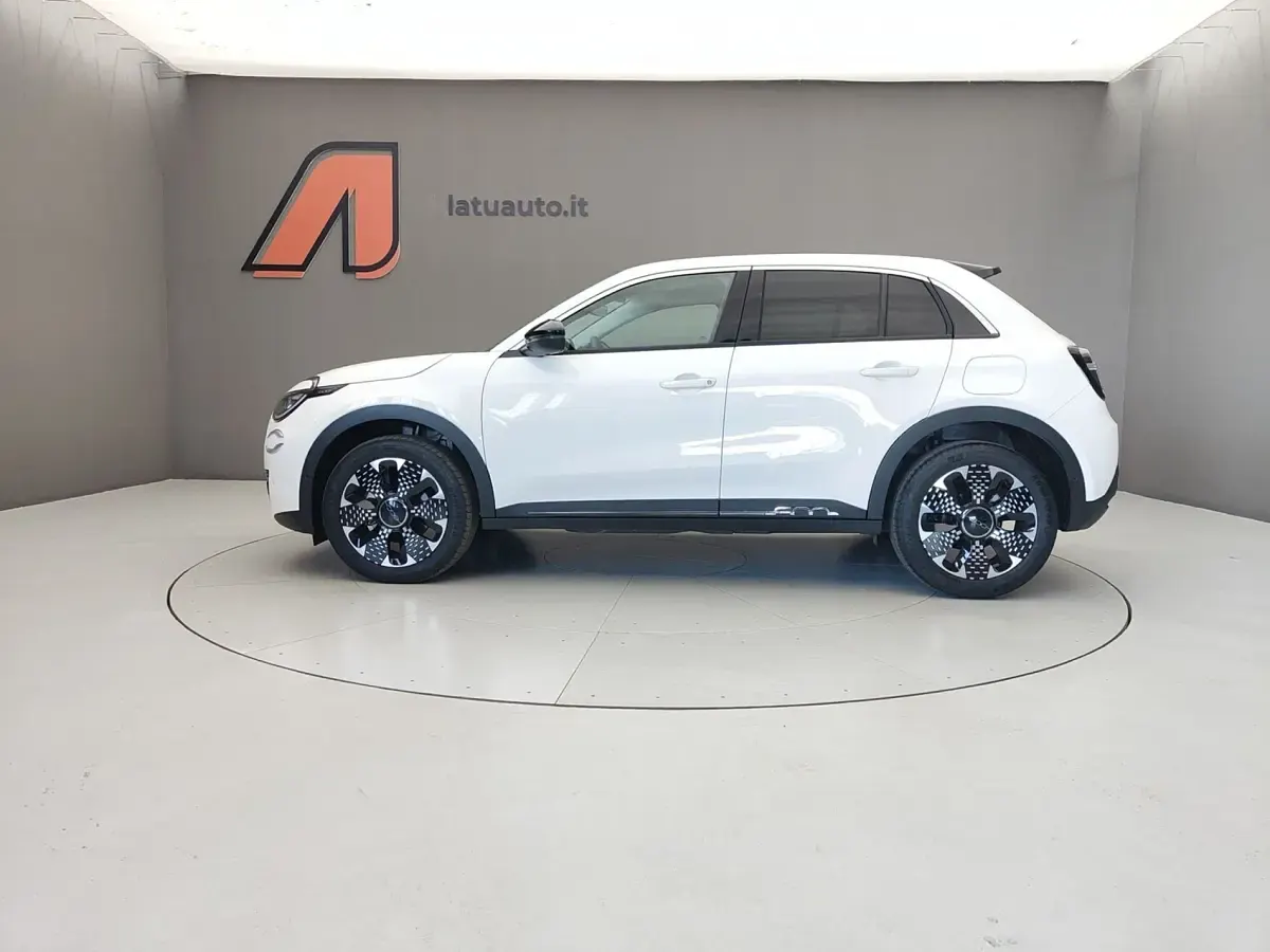 Usata Fiat 600 La Prima 101 CV (74 kW) 2025 Bianco gelato SUV