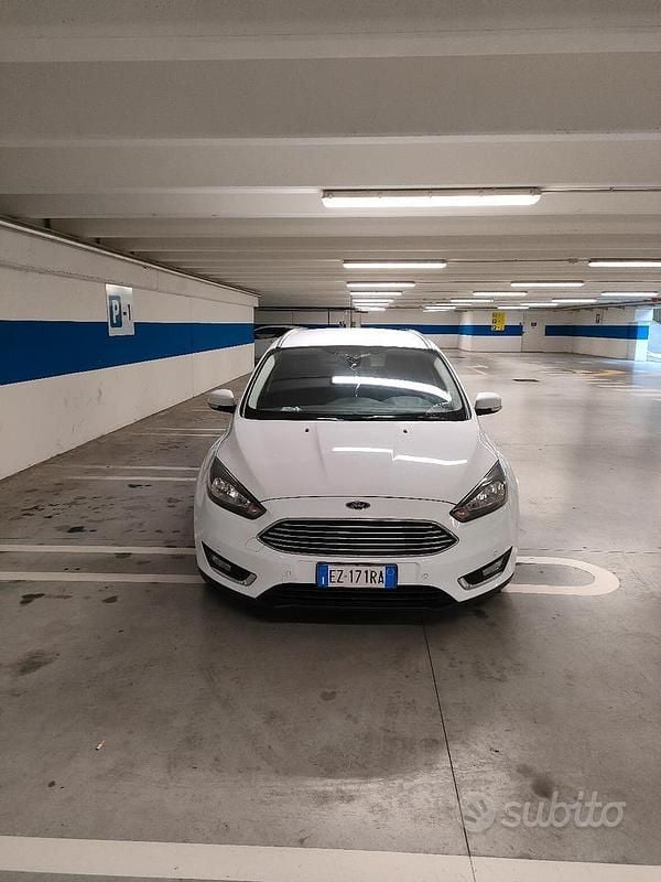 Usata Ford Focus 120 CV (88 kW) 2015 Bianco Station wagon