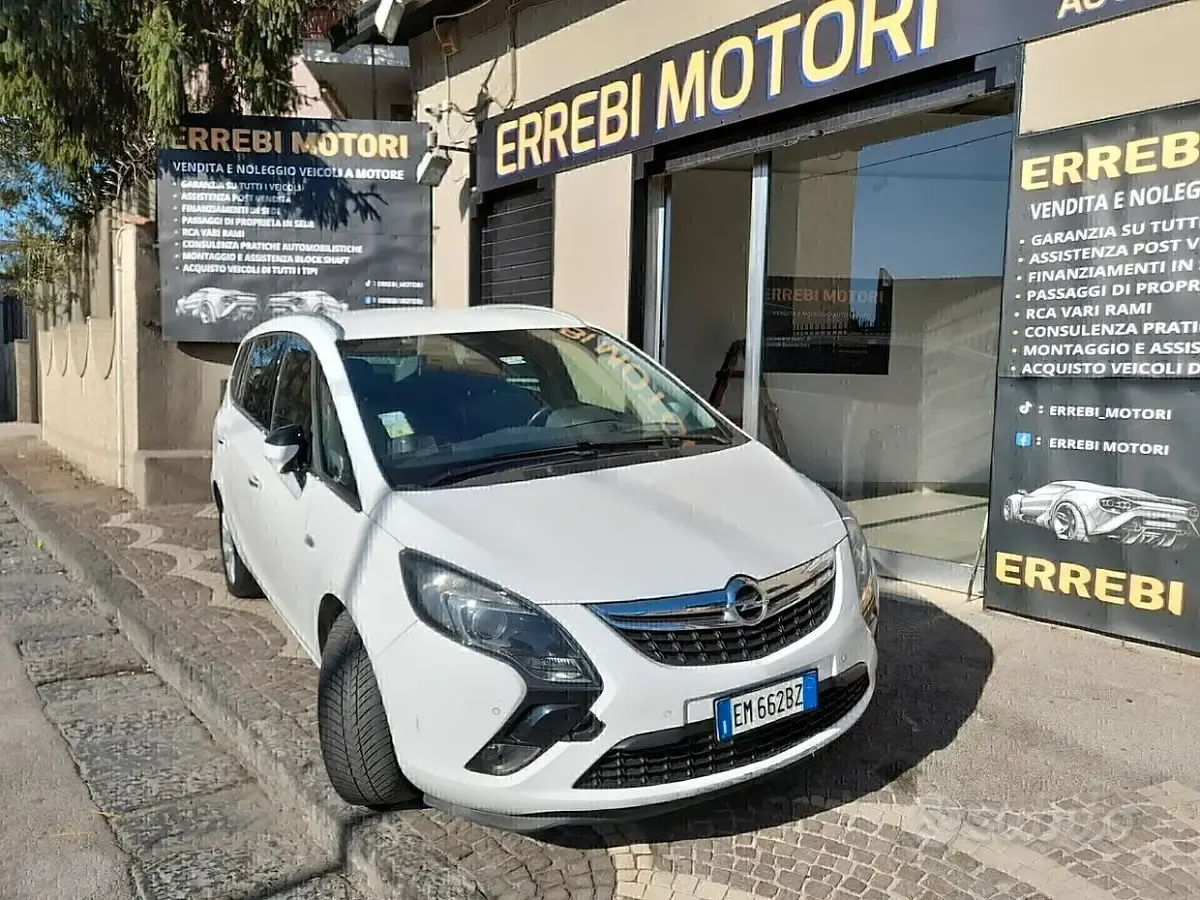 Usata Opel Zafira Tourer Cosmo 150 CV (110 kW) 2012 Bianco Monovolume