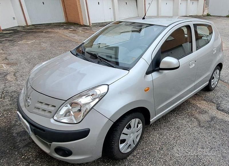 Argento Usata 2009 Nissan Pixo Due volumi | 4200 € (Buon prezzo) - Immagine 1/4