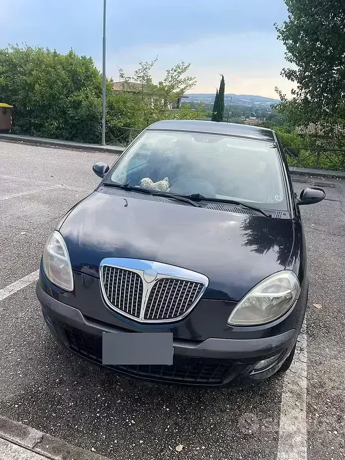 Usata Lancia Ypsilon 60 CV (44 kW) 2003 Bluazzurro Utilitaria