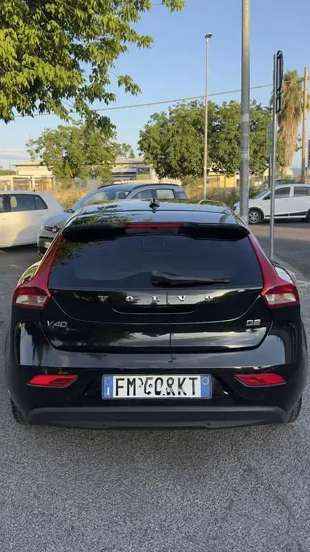 Usata Volvo V40 Kinetic 120 CV (88 kW) 2017 Nero Berlina