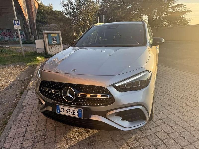 Argento Usata 2024 Mercedes GLA200 SUV | 45.000 € (Molto cara) - Immagine 1/4
