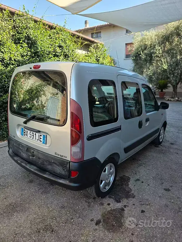 Usata Renault Kangoo 80 CV (58 kW) 2001 Grigio Monovolume