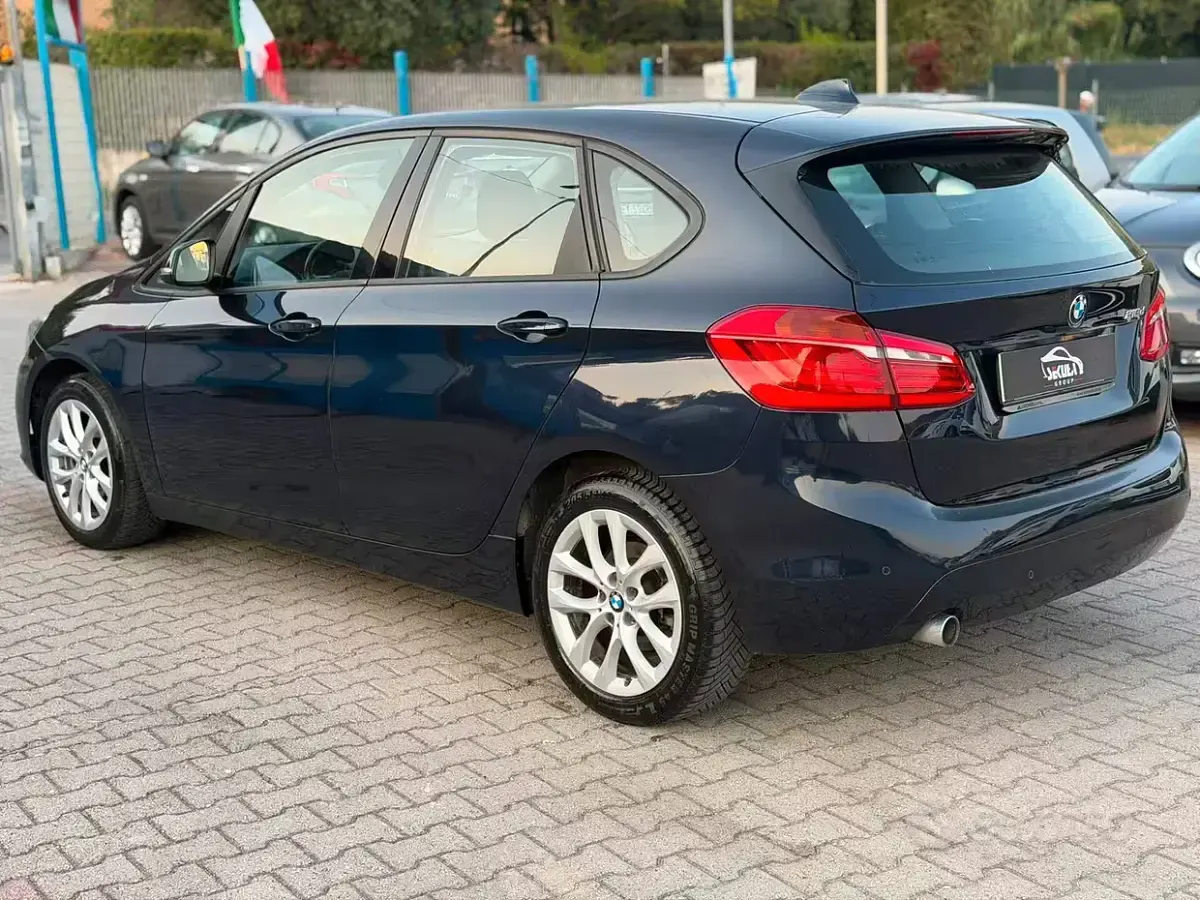 Usata BMW 216 Active Tourer Luxury Line 116 CV (85 kW) 2016 Blu Monovolume