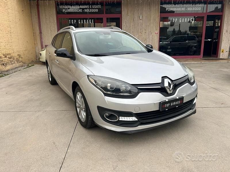 Grigio Usata 2016 Renault Mégane GrandTour LIMITED Station wagon | 9500 € (Buon prezzo) - Immagine 1/4