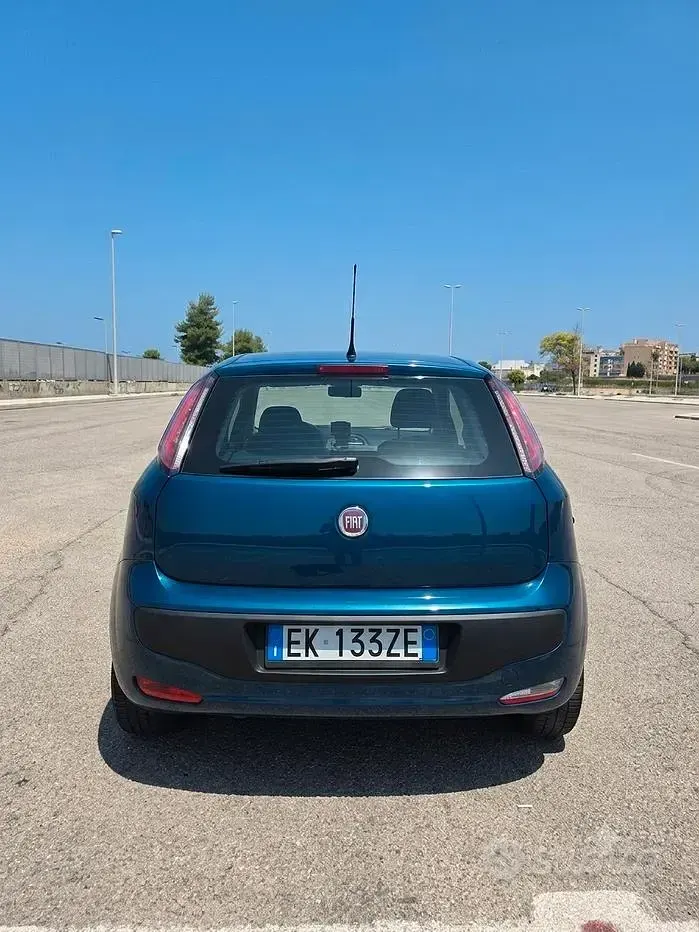 Usata Fiat Punto Evo Dynamic 69 CV (50 kW) 2011 Bluazzurro Utilitaria