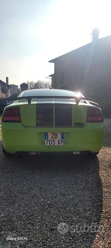 Usata Dodge Charger 400 CV (294 kW) 2006 Verde Berlina
