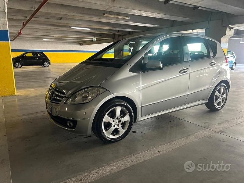 Usata Mercedes A180 109 CV (80 kW) 2011 Grigio Berlina
