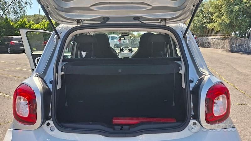 Usata Smart ForFour 71 CV (52 kW) 2014 Bianco Utilitaria