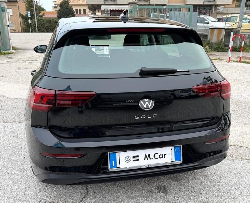 Begagnad VW Golf VIII Life 116 HK (85 kW) 2025 Svart Sedan