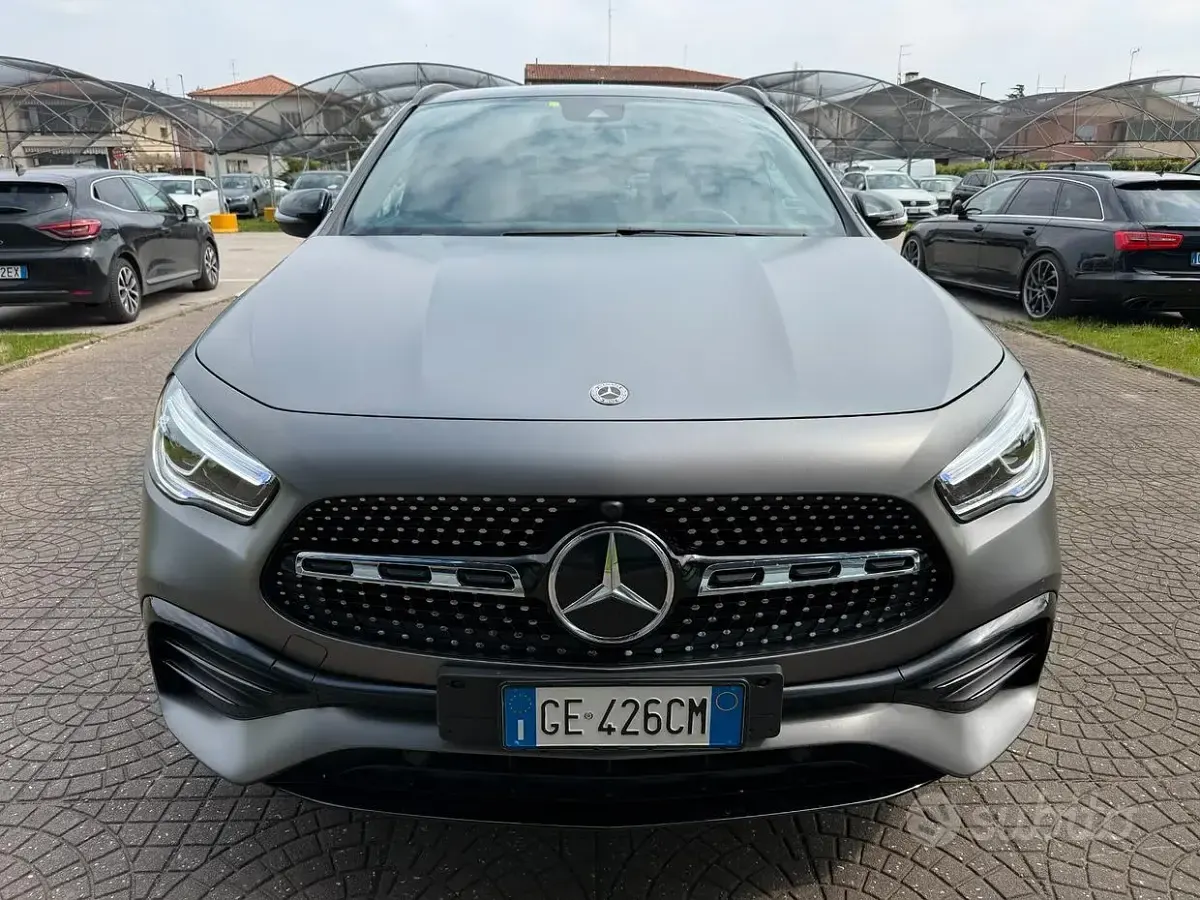 Usata Mercedes GLA200 Premium 163 CV (119 kW) 2021 Grigio SUV