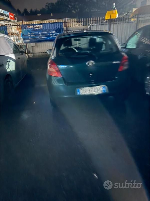 Usata Toyota Yaris 69 CV (50 kW) 2007 Verde Utilitaria