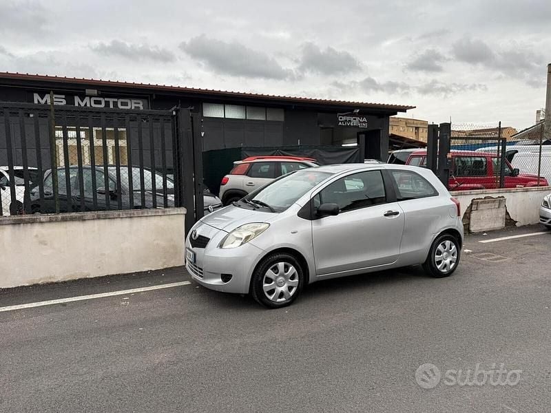 Usata Toyota Yaris 69 CV (50 kW) 2008 Grigio Utilitaria