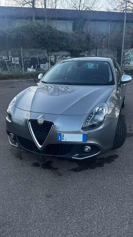 Usata Alfa Romeo Giulietta Super 120 CV (88 kW) 2016 Grigio Utilitaria
