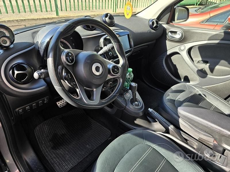 Usata Smart ForFour 90 CV (66 kW) 2019 Nero Utilitaria