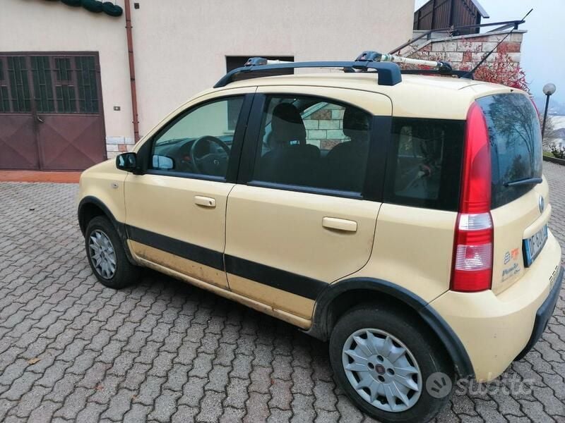 Usata Fiat Panda 69 CV (50 kW) 2007 Giallo Utilitaria