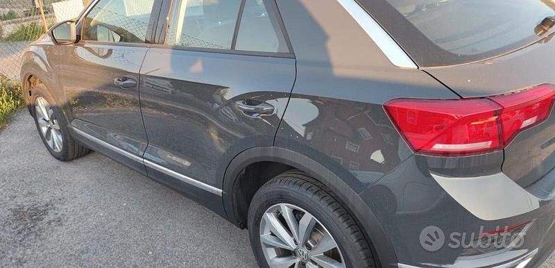 Usata VW T-Roc 116 CV (85 kW) 2018 Grigio SUV