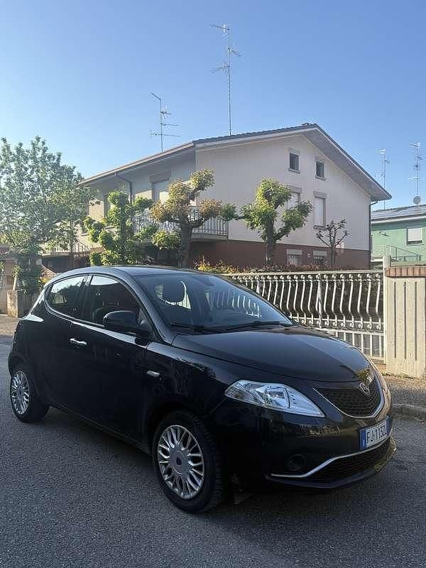 Usata Lancia Ypsilon Platinum 69 CV (50 kW) 2017 Utilitaria