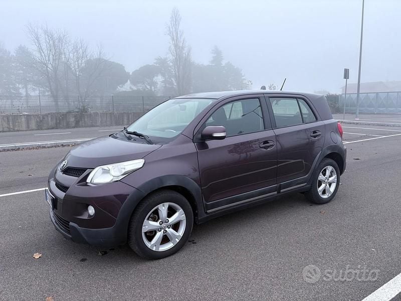 Usata Toyota Urban Cruiser 90 CV (66 kW) 2010 Marrone Utilitaria