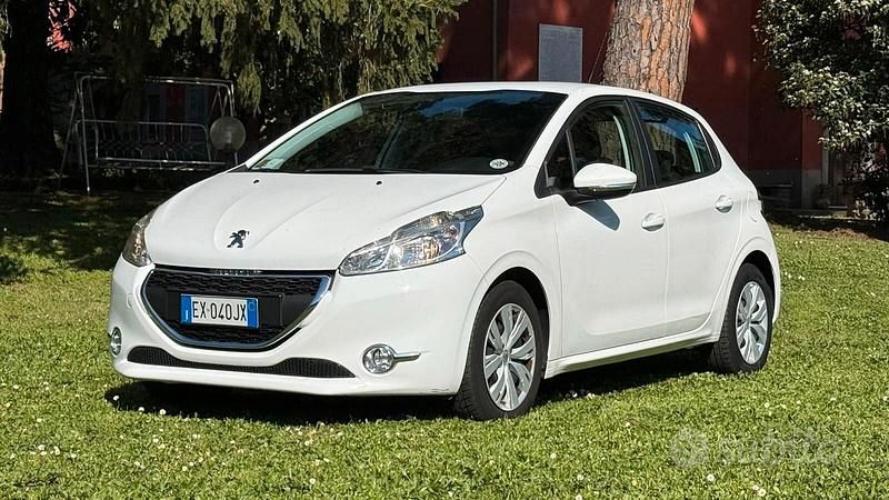 Usata Peugeot 208 Allure 81 CV (59 kW) 2014 Bianco Utilitaria