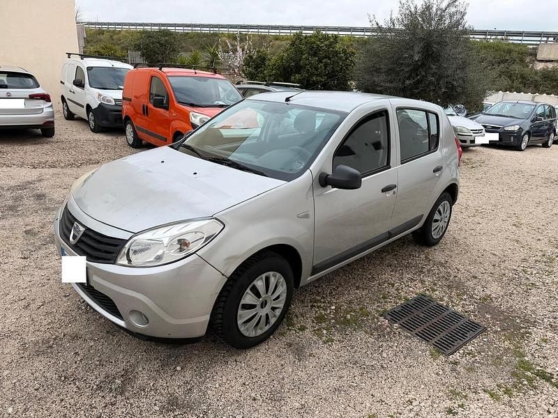 Usata Dacia Sandero Ambiance 75 CV (55 kW) 2012 Argento Berlina