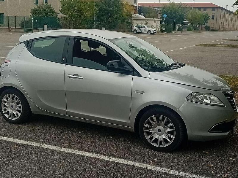 Usata Lancia Ypsilon Platinum 69 CV (50 kW) 2014 Utilitaria