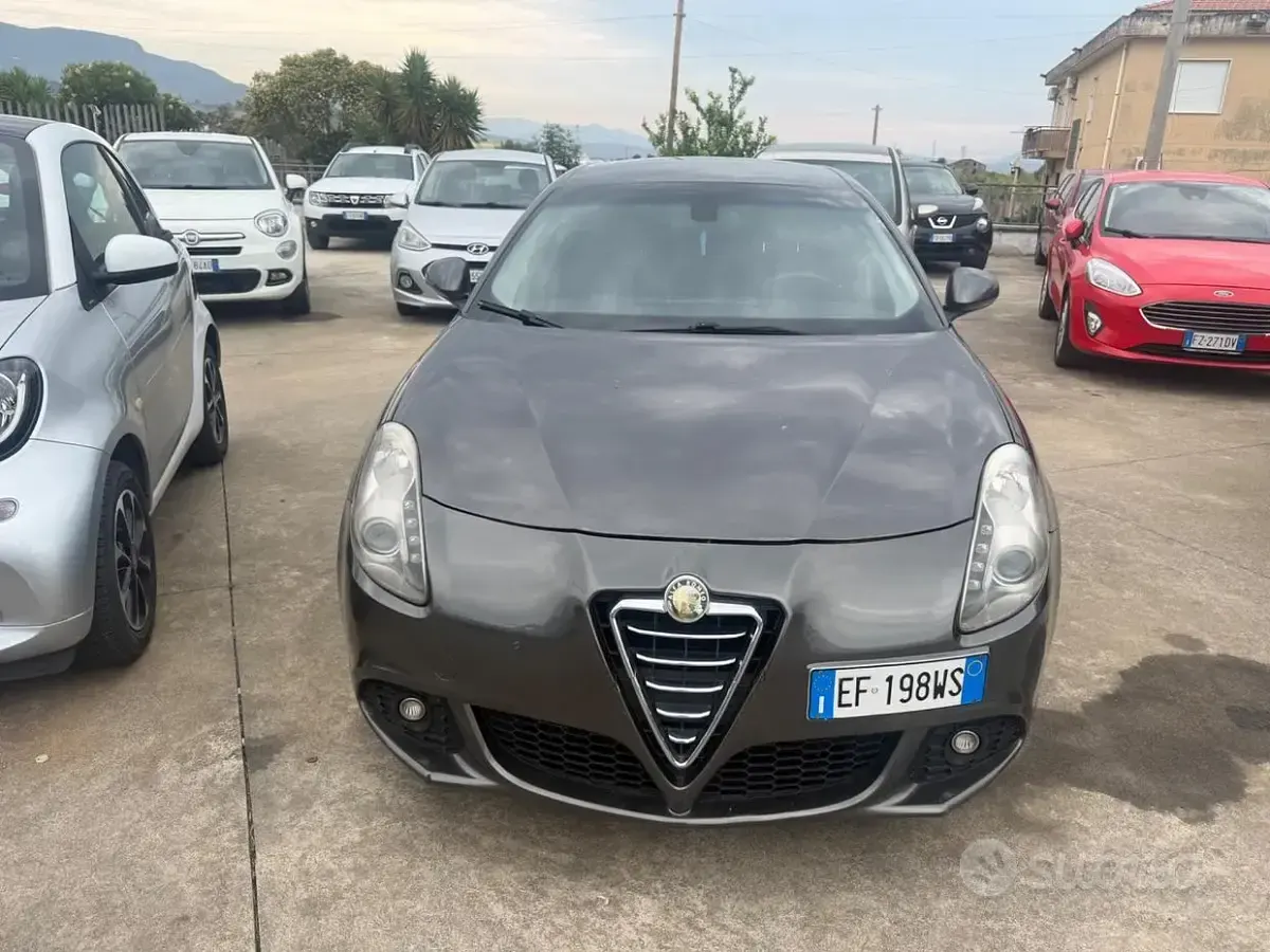 Usata Alfa Romeo Giulietta Distinctive 105 CV (77 kW) 2010 Giallo Utilitaria