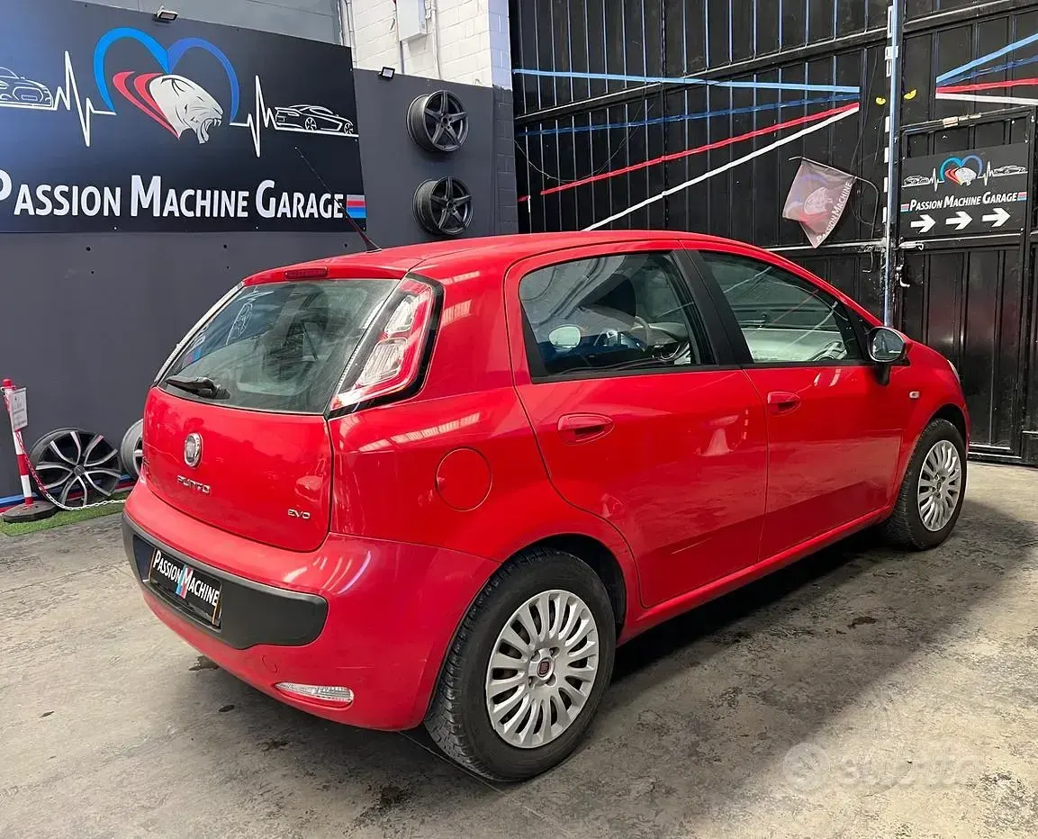 Usata Fiat Punto Evo Dynamic 77 CV (56 kW) 2010 Rosso Utilitaria