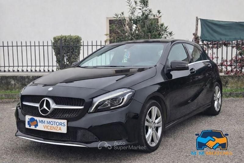 Usata Mercedes A200 136 CV (100 kW) 2017 Blu/azzurro Berlina