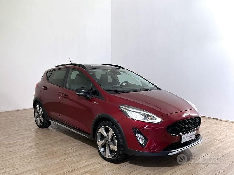 Begagnad Ford Fiesta Active 86 HK (63 kW) 2019 Röd Halvkombi