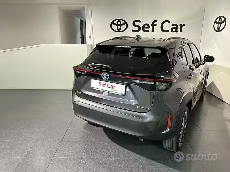 Usata Toyota Yaris Cross Lounge 116 CV (85 kW) 2022 Grigio SUV