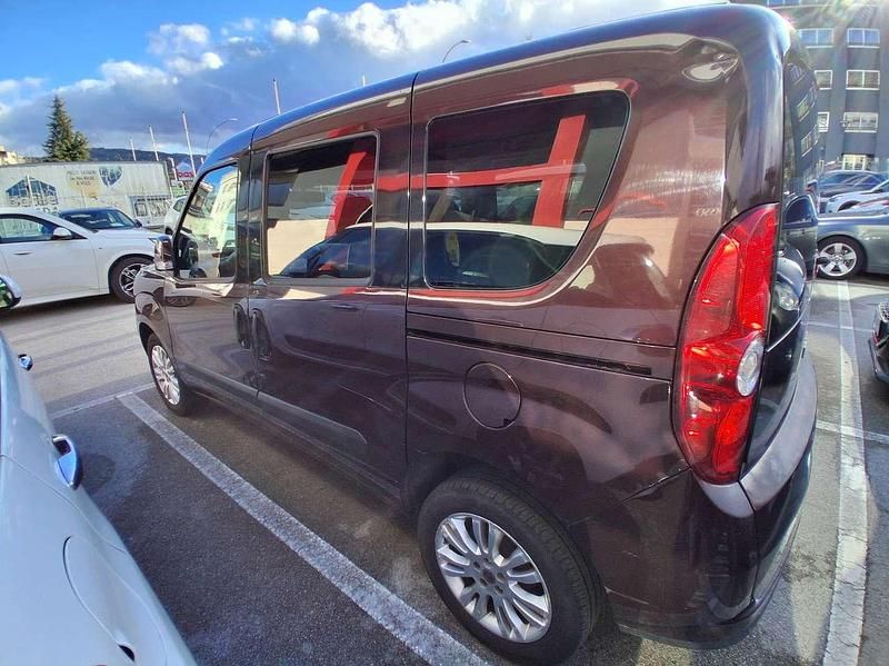 Occasion Fiat Doblò Emotion 105 ch (77 kW) 2010 Beige Monospace
