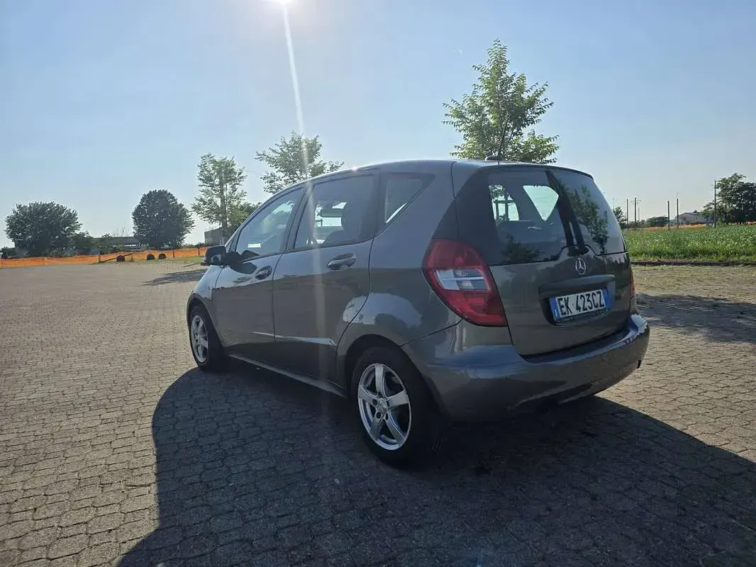 Usata Mercedes A160 Elegance 82 CV (60 kW) 2010 Grigio Monovolume
