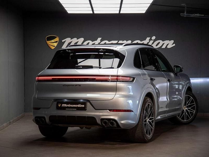 Usata Porsche Cayenne Chrono 500 CV (367 kW) 2024 Argento dolomiti SUV