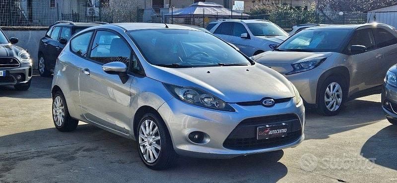 Usata Ford Fiesta 68 CV (50 kW) 2010 Grigio Utilitaria