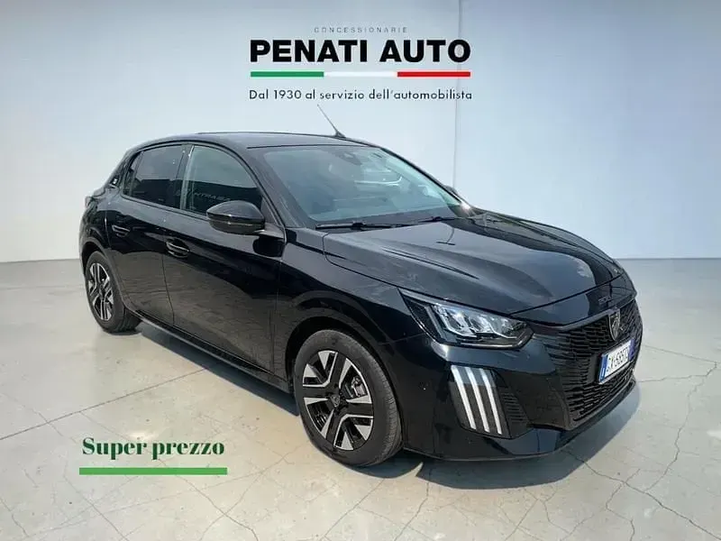 Usata Peugeot e-208 Allure 100 kW (136 CV) 2025 Nero Utilitaria