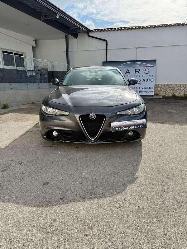 Usata Alfa Romeo Giulia Super 150 CV (110 kW) 2016 Grigio Berlina