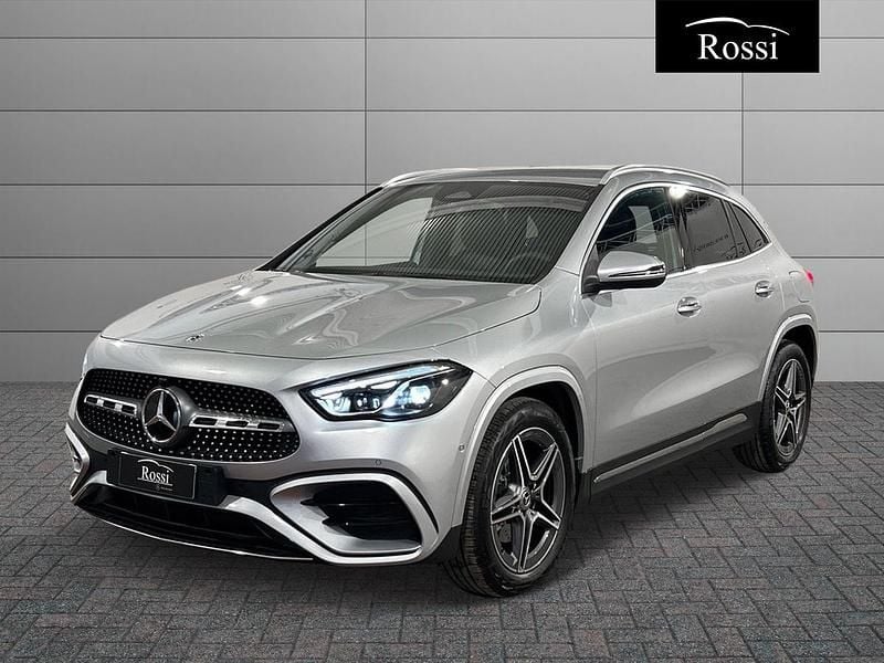 Nuova Mercedes GLA200 150 CV (110 kW) 2026 Nero notte SUV