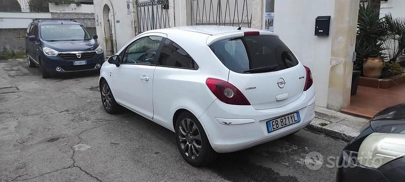 Usata Opel Corsa Sport 75 CV (55 kW) 2010 Utilitaria