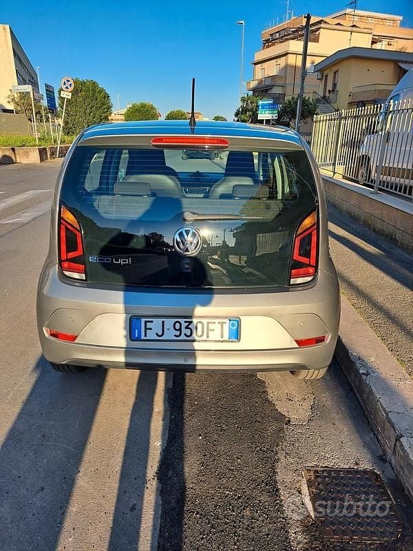 Begagnad VW up! 2017 Grå Halvkombi