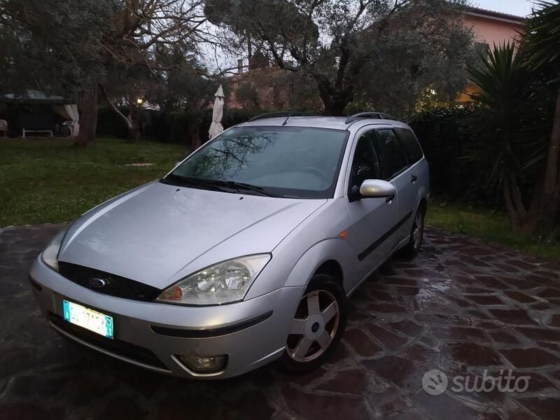 Grigio Usata 2004 Ford Focus Station wagon | 2150 € (Buon prezzo) - Immagine 1/4