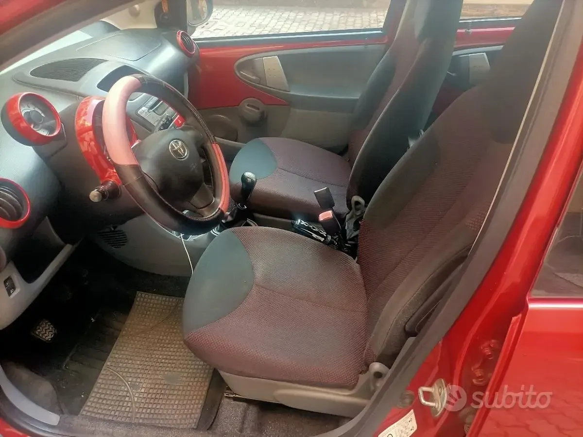 Usata Toyota Aygo 68 CV (50 kW) 2010 Utilitaria